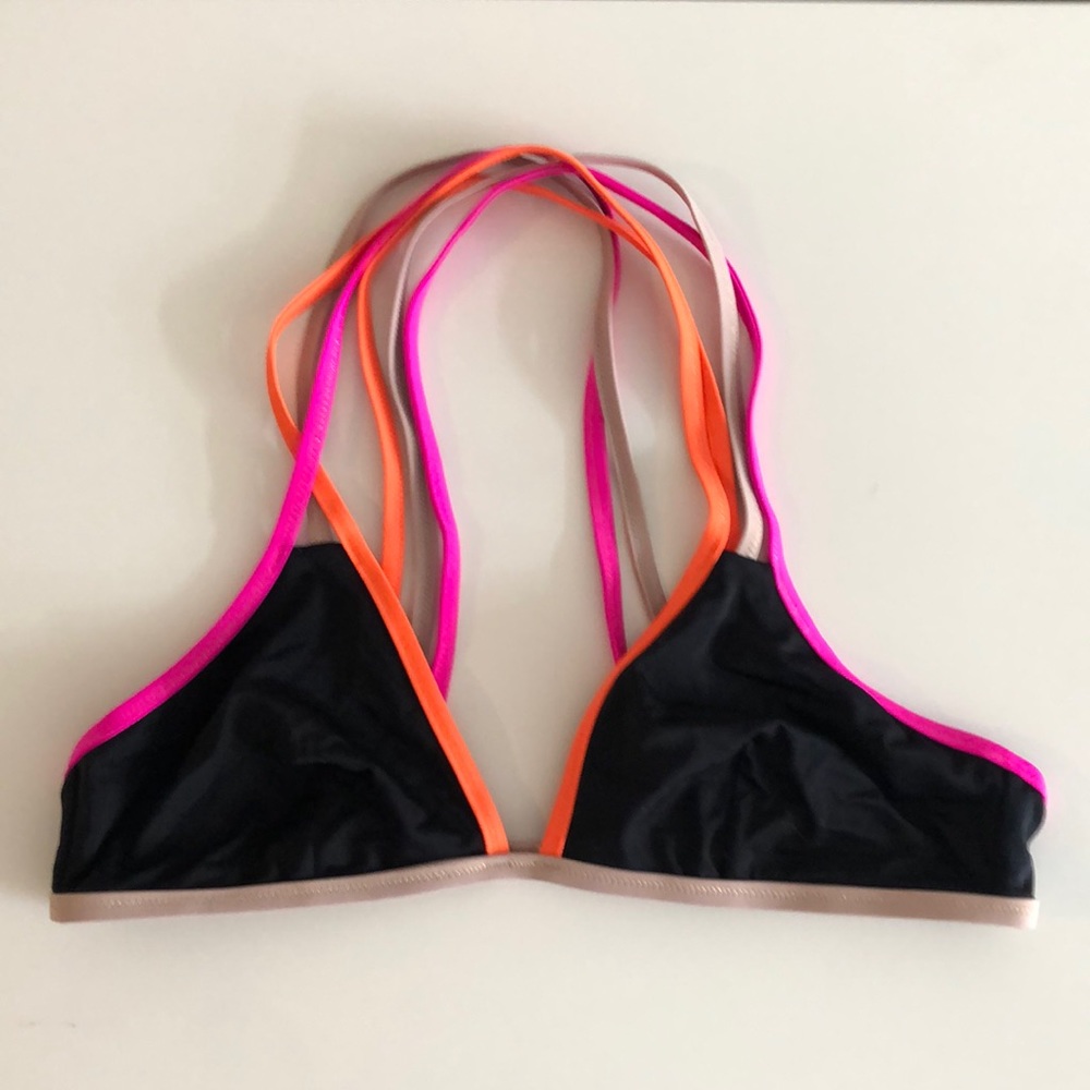 Black bikini top with colored trim straps 🖤